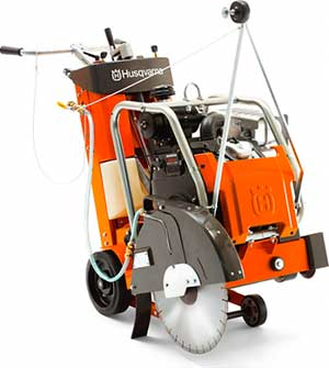 Резчик швов HUSQVARNA FS-524 в прокат в Таганроге. У нас лучшая цена за сутки! Возможность взять в аренду с выгодной скидкой до 40% при экспресс доставке 24/7. И помните, ночью стоимость еще дешевле на 30%! #арендапрокат #виброплита #выгодно